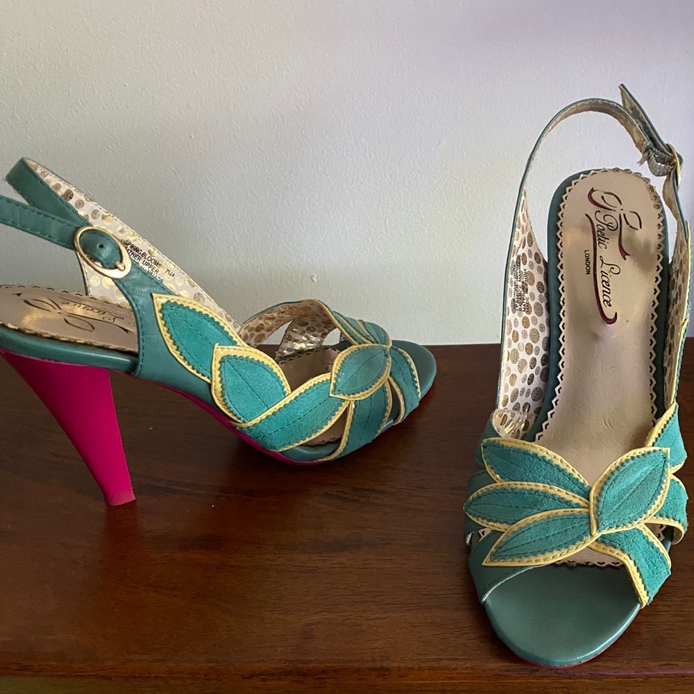 Gorgeous sling back high heel sandal!